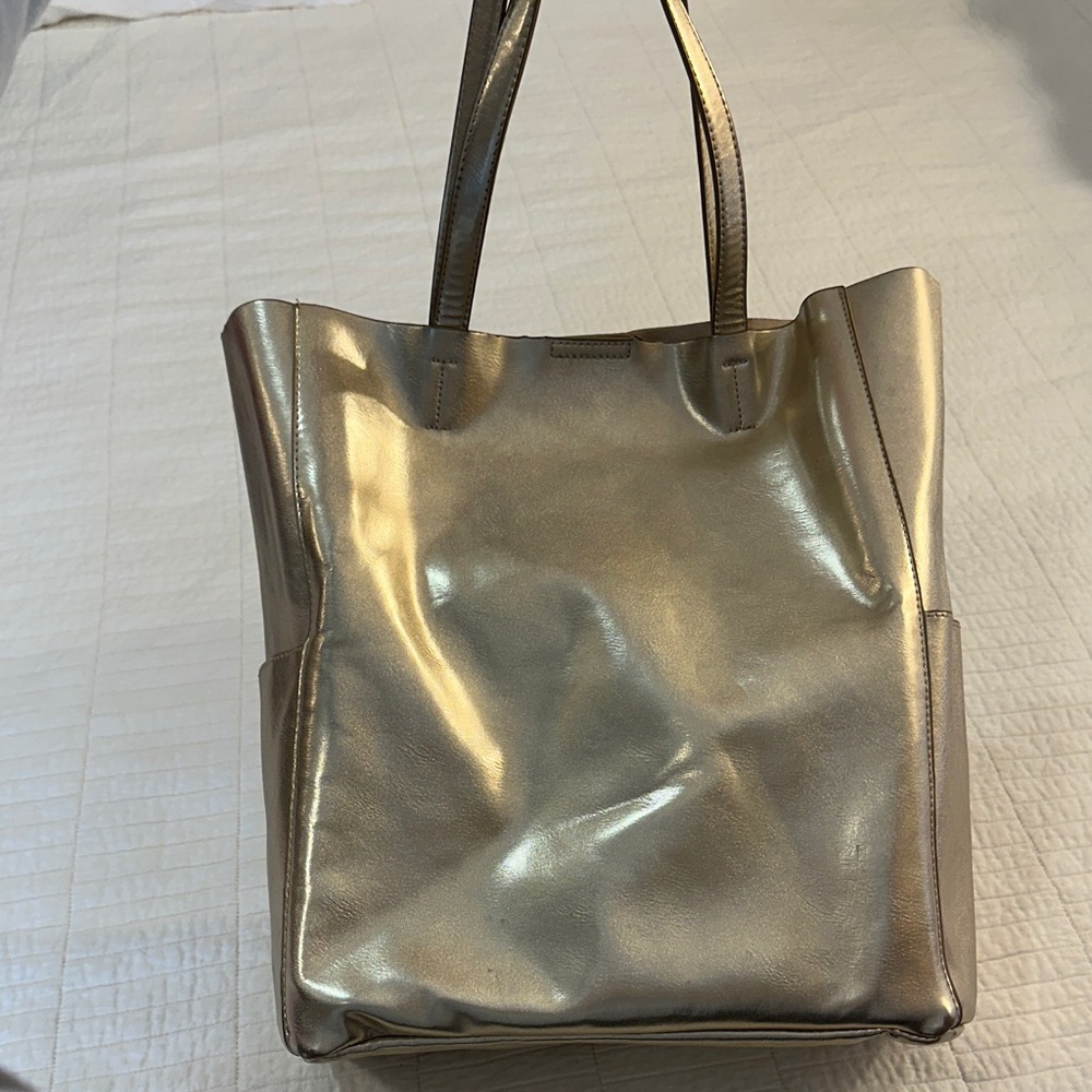 Shiraleah Large Metallic Gold Tote Bag Slide Pockets Faux Leather - Picture 2 of 8